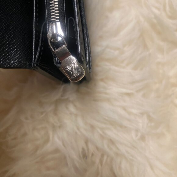 LOUIS VUITTON Epi Portefeuille Sarah Wallet in Black - Picture 6 of 17